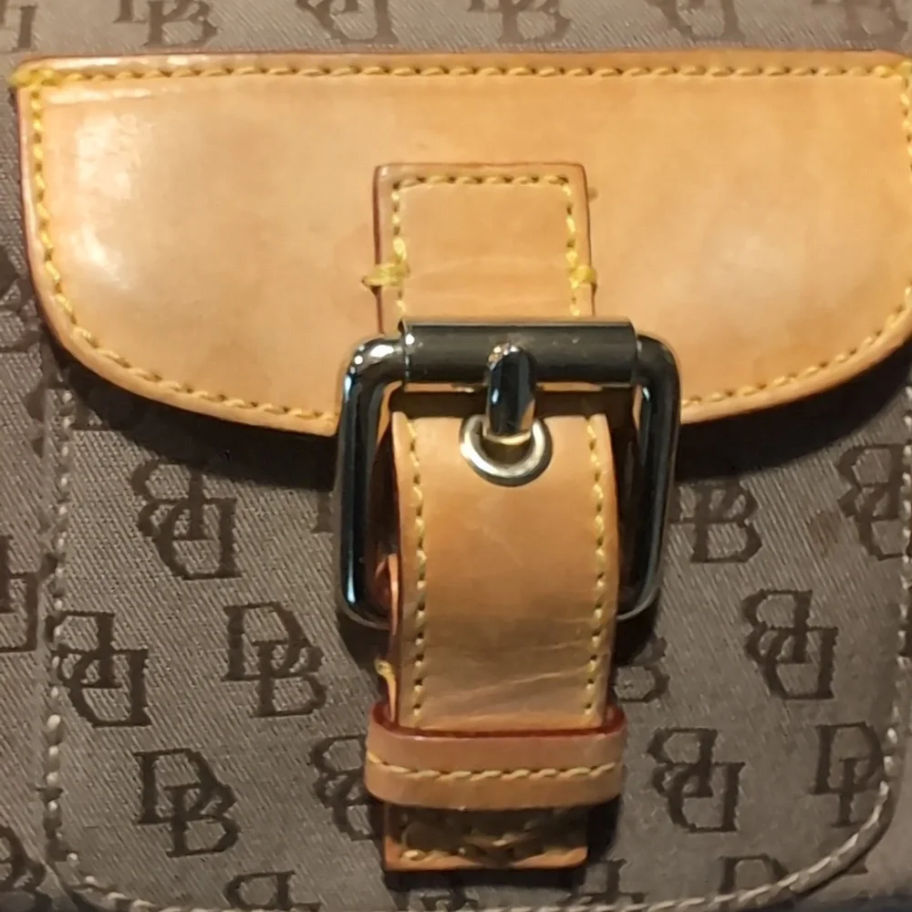 Dooney & Bourke Signature Light Brown Double Buckle Pockets Hobo Shoulder Purse - Picture 4 of 16
